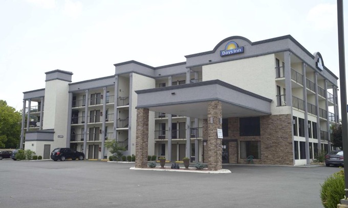 Kodak Hotel | Convenient Days Inn by Wyndham: Your Smoky Mountains Escape