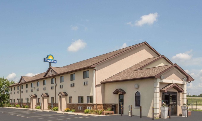 Le Roy Hotel | Comfortable Days Inn by Wyndham Le Roy/Bloomington Southeast