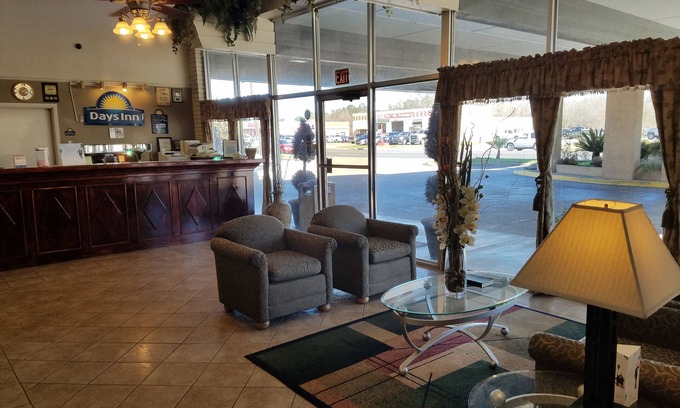 Leesville Hotel | Comfortable Stay at Days Inn by Wyndham Leesville