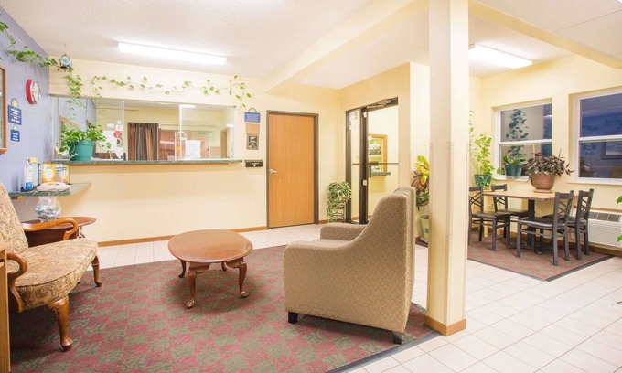 Lexington Hotel | Budget-Friendly Days Inn by Wyndham Lexington NE with Breakfast