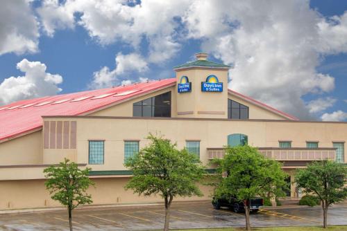 Lubbock Hotel | Budget-Friendly Days Inn by Wyndham Lubbock South Hotel