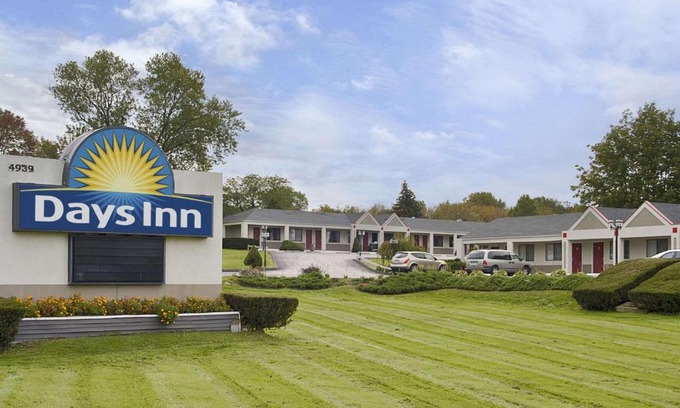 New Hampton Hotel | Family-Friendly Retreat at Days Inn by Wyndham Middletown