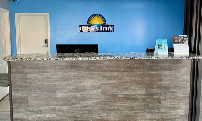 Morristown Hotel | Budget-Friendly Days Inn by Wyndham Morristown with Dining