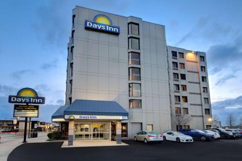Niagara Falls Hotel | Family-Friendly Days Inn by Wyndham Near Niagara Falls