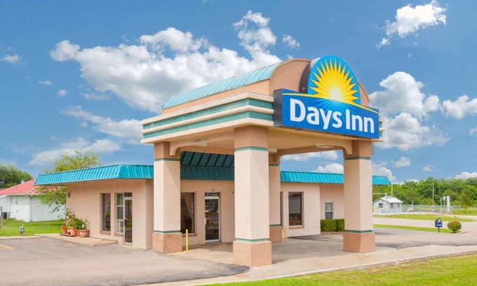 Okemah Hotel | Pet-Friendly Days Inn by Wyndham Okemah for Your Family Stay
