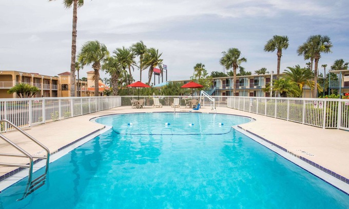 National Gardens Hotel | Budget-Friendly Comfort at Days Inn by Wyndham Ormond Beach