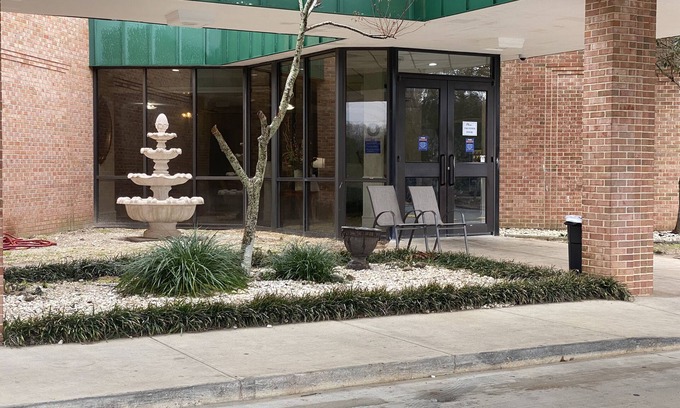 Ozark Hotel | Relax at Days Inn by Wyndham Ozark with Pool & Breakfast