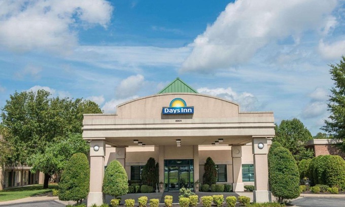 Paducah Hotel | Comfortable Days Inn by Wyndham Paducah with Pool & Pets