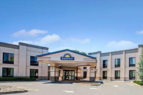 Parsippany Hotel | Budget-Friendly Days Inn by Wyndham Parsippany with Hot Tub