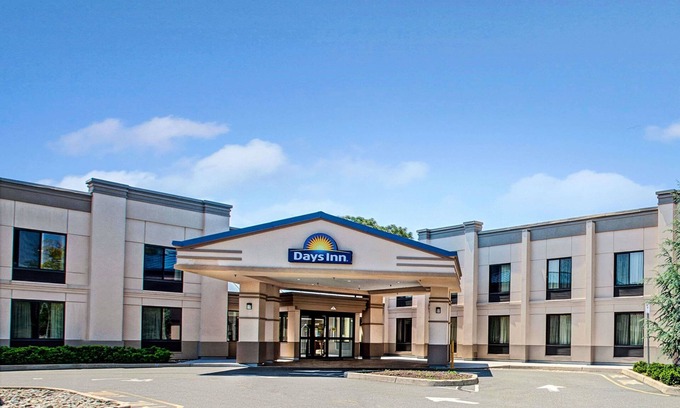 Parsippany Hotel | Convenient Days Inn by Wyndham Parsippany with Family Amenities
