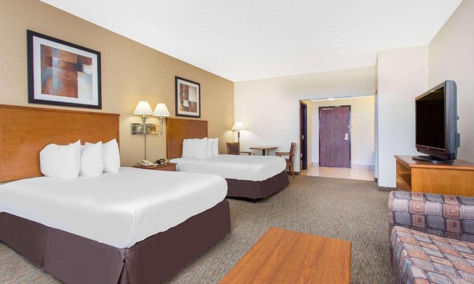 Phenix City Hotel | Comfortable Stay at Days Inn by Wyndham Phenix City