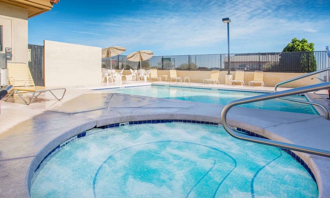 Deer Valley Hotel | Comfortable Stay at Days Inn by Wyndham Phoenix North