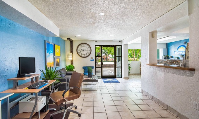 Northwest Raleigh Hotel | Comfortable Stays at Days Inn Raleigh with Family Amenities