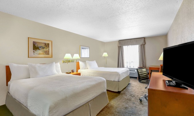 Red Deer Hotel | Family-Friendly Days Inn by Wyndham Red Deer with Pool & Hot Tub