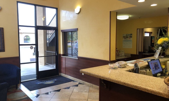 Rio Rancho Hotel | Comfortable Days Inn by Wyndham Rio Rancho with Pool & Spa