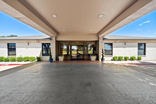 Round Rock Hotel | Pet-Friendly Retreat at Days Inn by Wyndham Round Rock