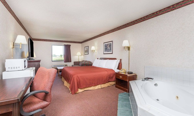 Royston Hotel | Comfortable Days Inn by Wyndham Royston with Family Amenities