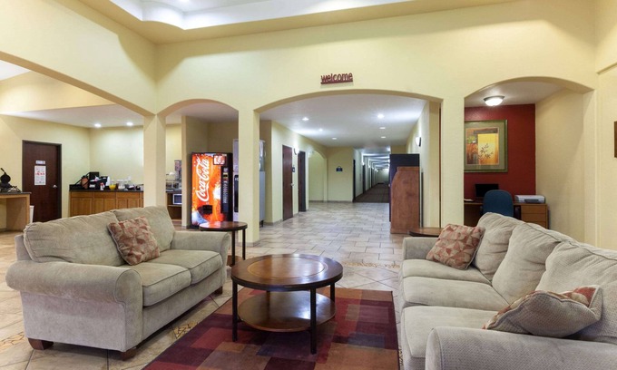 Southside Hotel | Relaxing Stay at Days Inn by Wyndham San Antonio Palo Alto