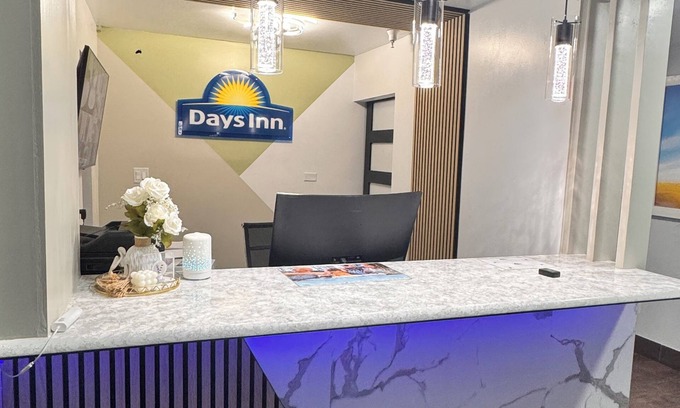 Salina Hotel | Discover Comfort at Days Inn by Wyndham Salina I-70