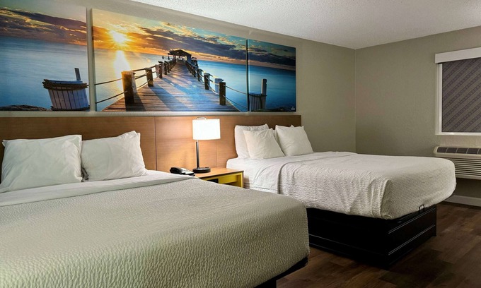 Sarasota Hotel | Comfortable Stay at Days Inn by Wyndham Sarasota I-75
