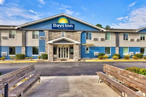 Fleming Hotel | Convenient Days Inn by Wyndham Savannah Gateway I-95 Stay