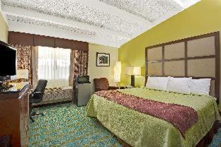 Southington Hotel | Budget-Friendly Days Inn with Pet and Child Amenities