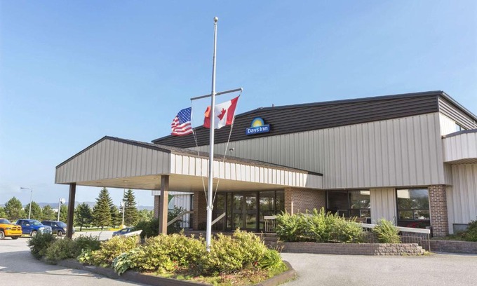 Downtown Hotel | Discover Days Inn by Wyndham Stephenville: Pet Friendly Stay