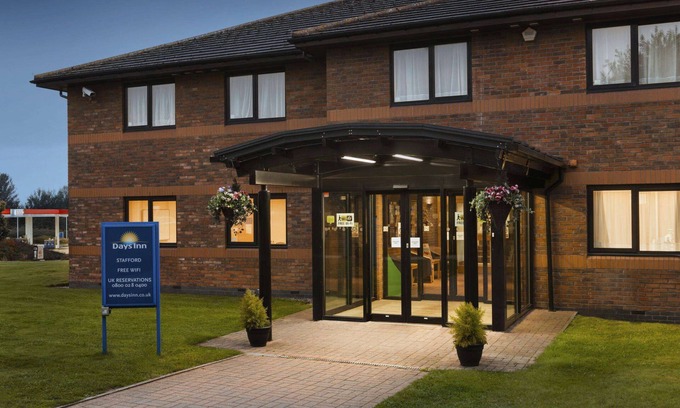 Stone Hotel | Comfortable Days Inn by Wyndham Stafford with Family-Friendly Perks