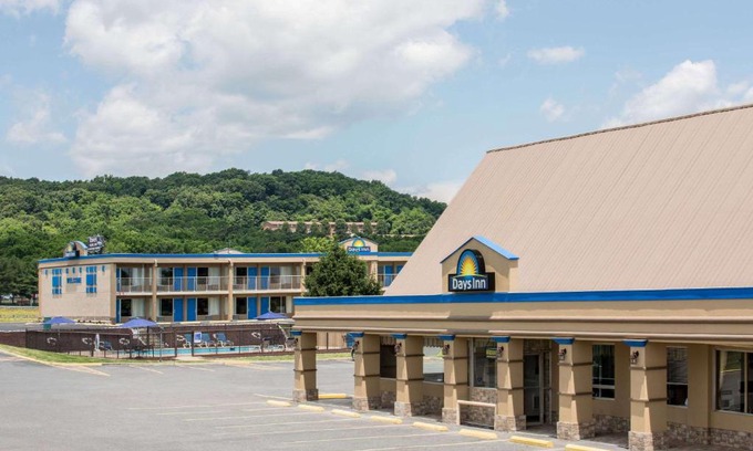 Staunton Hotel | Pet-Friendly Days Inn by Wyndham Staunton for Family Fun