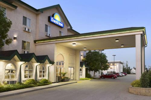 Steinbach Hotel | Relax at Days Inn by Wyndham Steinbach with Pool & Hot Tub