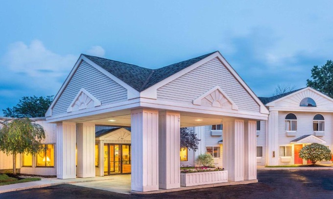 Tiffin Hotel | Comfortable Stays at Days Inn by Wyndham Tiffin