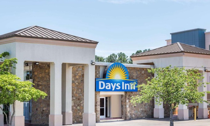 Charlottesville Hotel | Comfortable Stay at Days Inn Charlottesville with Family Amenities