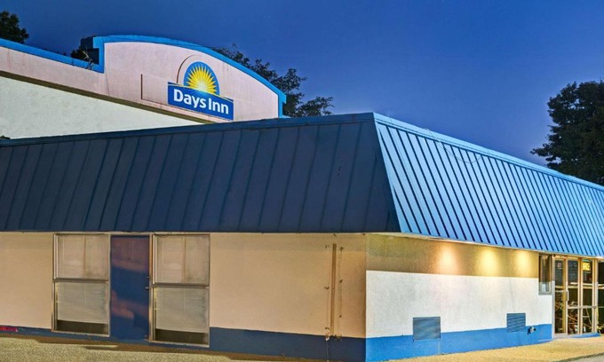 Elizabeth City Hotel | Pet-Friendly Stays Await at Days Inn by Wyndham Elizabeth City