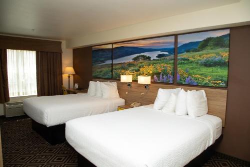 Manitou Springs Hotel | Relax at Days Inn by Wyndham Manitou Springs with Spa & Pool