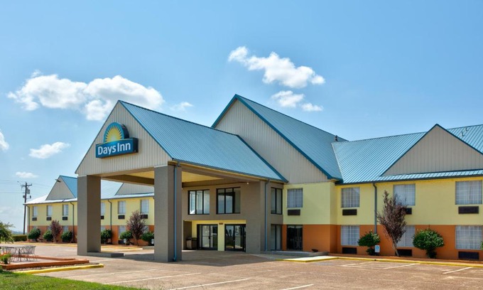 Robinsonville Hotel | Comfortable Days Inn by Wyndham Tunica Resorts Awaits You