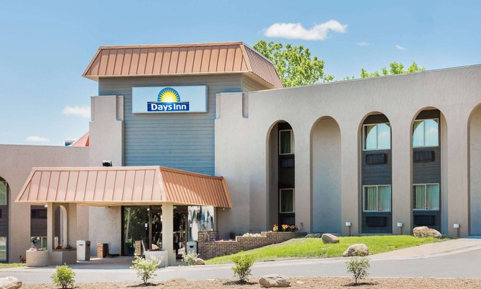 West Des Moines Hotel | Convenient Days Inn by Wyndham West Des Moines Awaits You