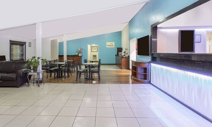 Northwest Hotel | Convenient Days Inn near Virginia Beach Town Center