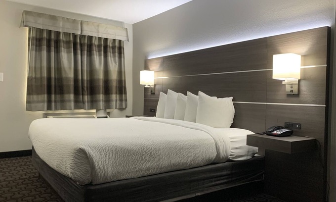 Wagoner Hotel | Family-Friendly Days Inn by Wyndham Wagoner with Pool