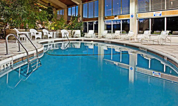 Warren Hotel | Comfortable Days Inn by Wyndham Warren with Pool & Spa