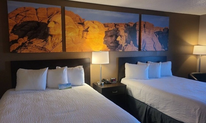 Watertown Hotel | Family-Friendly Days Inn by Wyndham Watertown with Pool