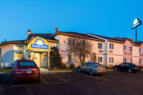 Eau Claire Hotel | Pet-Friendly Days Inn by Wyndham West-Eau Claire Retreat