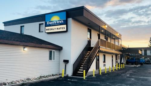 Wheatland Hotel | Pet-Friendly Retreat at Wheatland Steamboat Inn