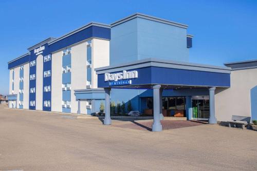 Camrose Hotel | Pet-Friendly Days Inn & Conference Centre with Pool Access
