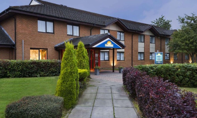 Hamilton Hotel | Comfortable Stay at Days Inn Hamilton with Family-Friendly Amenities
