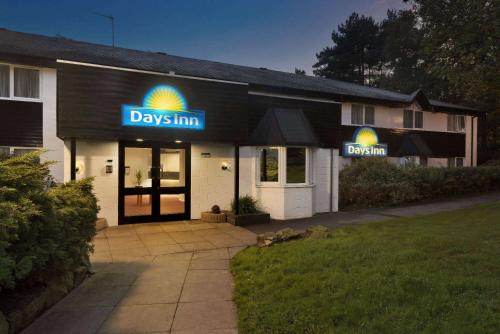 Fleet Hotel | Convenient Days Inn Hotel Fleet with Pet-Friendly Amenities