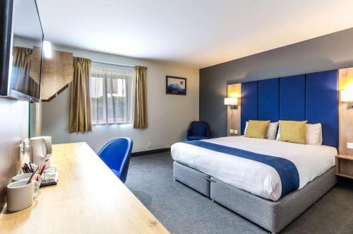 Peterborough Hotel | Comfortable Stay at Days Inn Peterborough with Family-Friendly Amenities