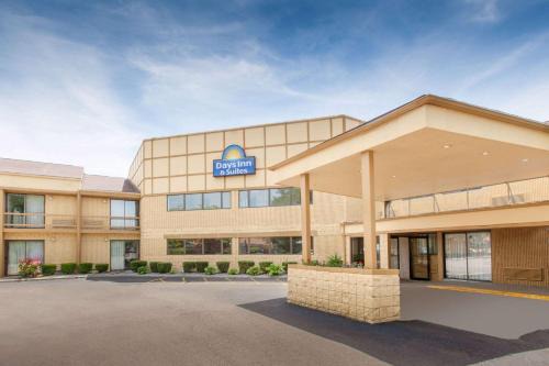 Madison Heights Hotel | Convenient Stay at Days Inn & Suites in Madison Heights