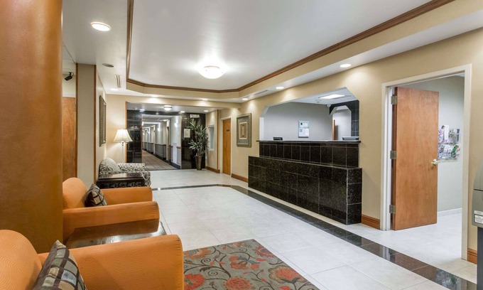 Fort Pierce Hotel | Comfortable Days Inn & Suites by Wyndham Fort Pierce I-95