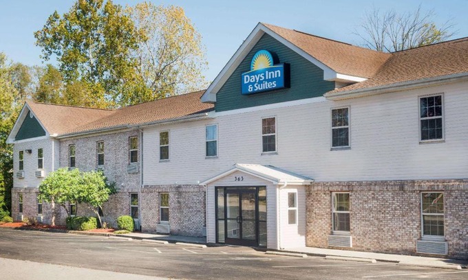 Sellersburg Hotel | Pet-Friendly Days Inn & Suites in Sellersburg Awaits You