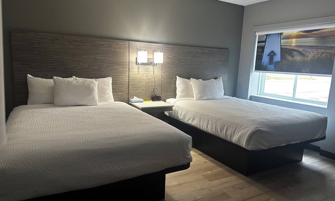 Summerside Hotel | Relax at Days Inn & Suites with Hot Tub and Breakfast